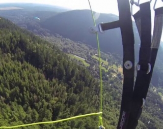 Parapente a la montagne.jpg